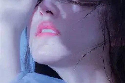 关晓彤曝出酒吧瓜深夜带助理去酒吧网友质疑她是深夜酗酒买醉